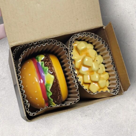 Vintage Clay Art Burger & Fries Salt & Pepper Shakers Set NOS Box Retro Kitchen - Picture 8 of 11